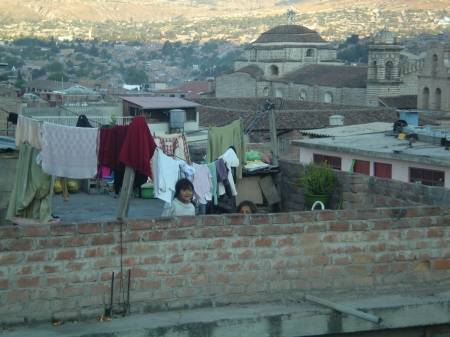 Ayacucho hotellimme katolta auringon laskun aikaan